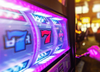 Exploding jars, withdrawing money to Momo – Modern entertainment game combined with financial utilities